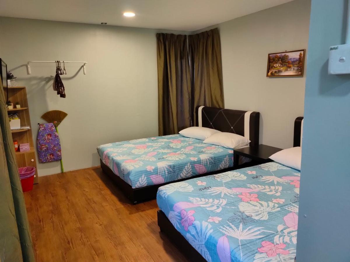 Aleesa Roomstay Pasir Puteh Exterior foto