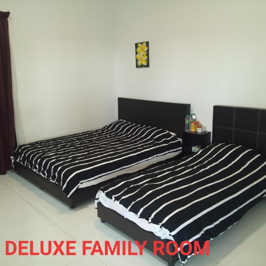 Aleesa Roomstay Pasir Puteh Exterior foto