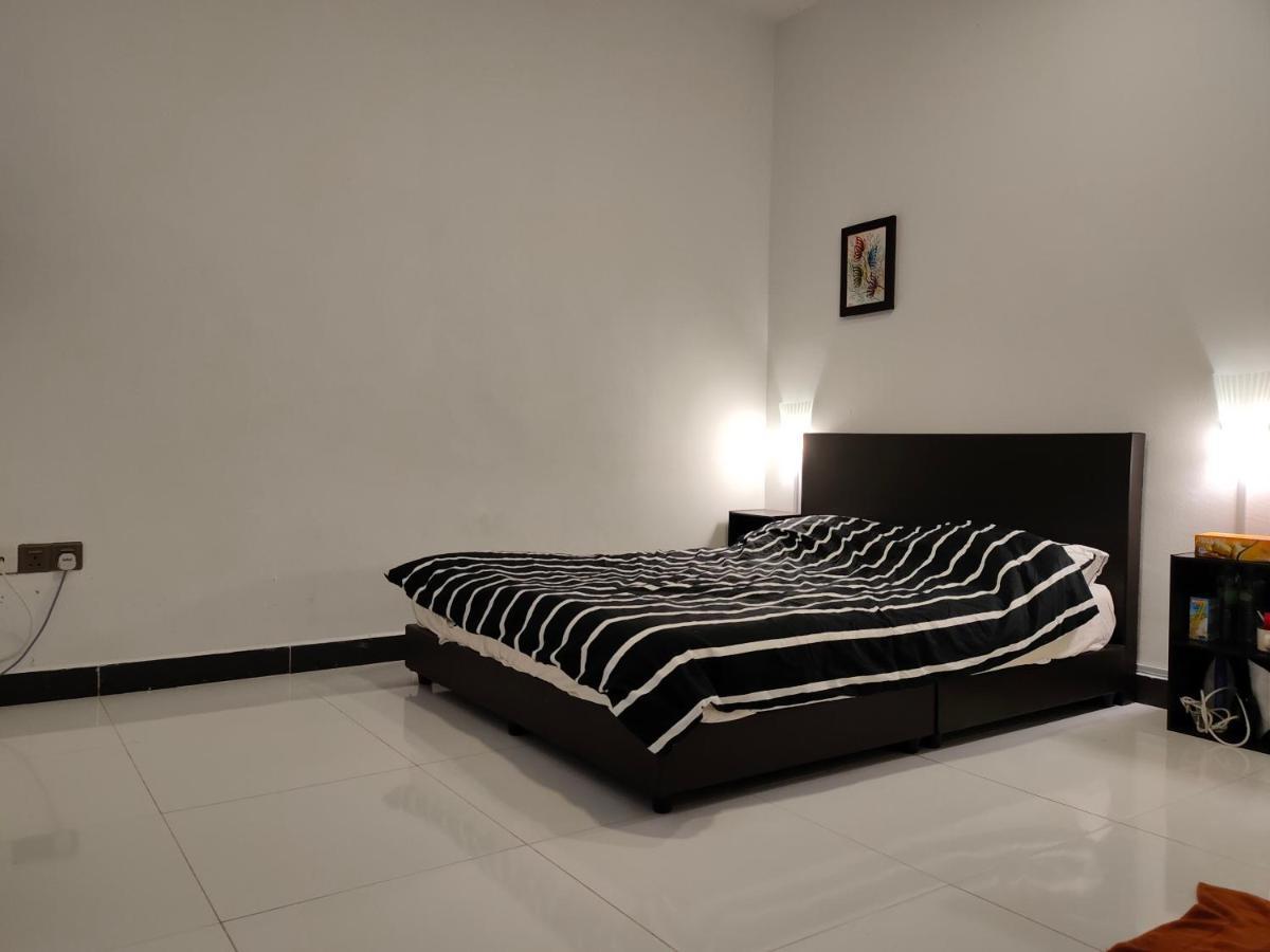 Aleesa Roomstay Pasir Puteh Exterior foto