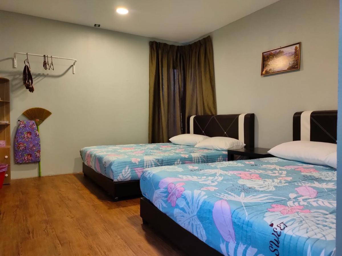 Aleesa Roomstay Pasir Puteh Exterior foto