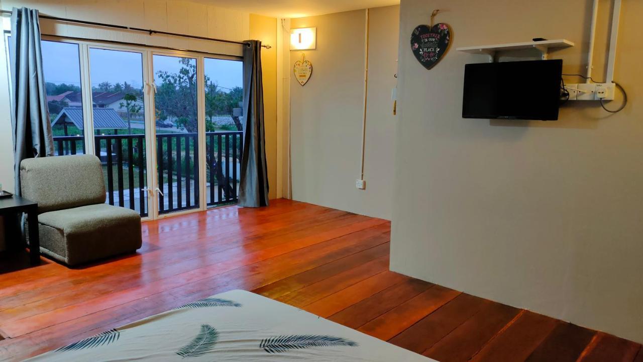 Aleesa Roomstay Pasir Puteh Exterior foto