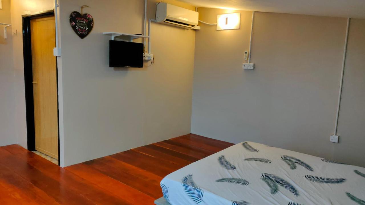 Aleesa Roomstay Pasir Puteh Exterior foto