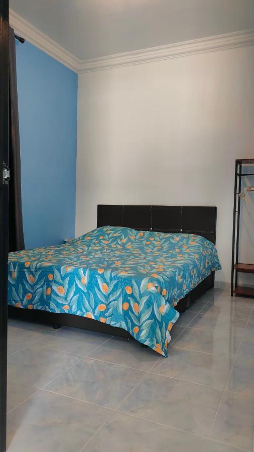 Aleesa Roomstay Pasir Puteh Exterior foto