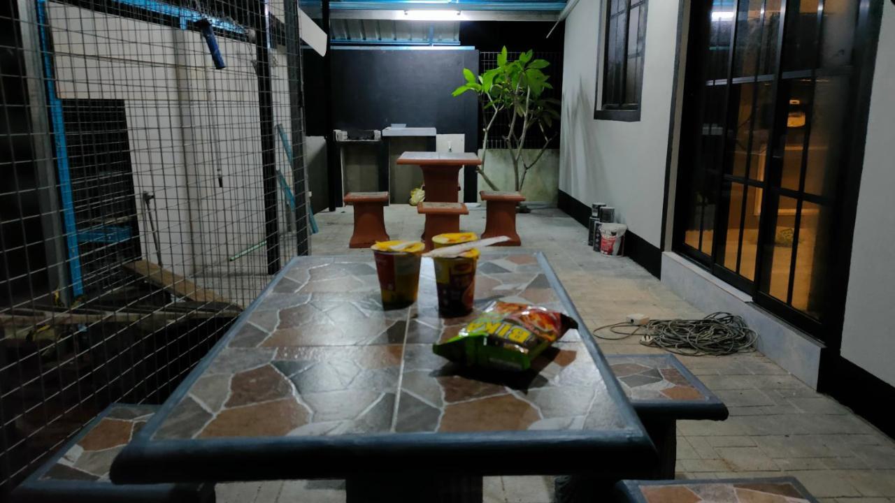 Aleesa Roomstay Pasir Puteh Exterior foto